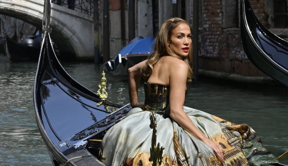 Jennifer Lopez , Ben Affleck, Gondola Shoot, Dolce & Gabbana, Jimmy Choo platform